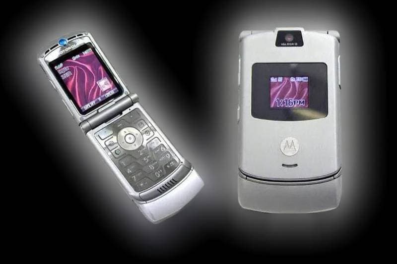 silver flip phone