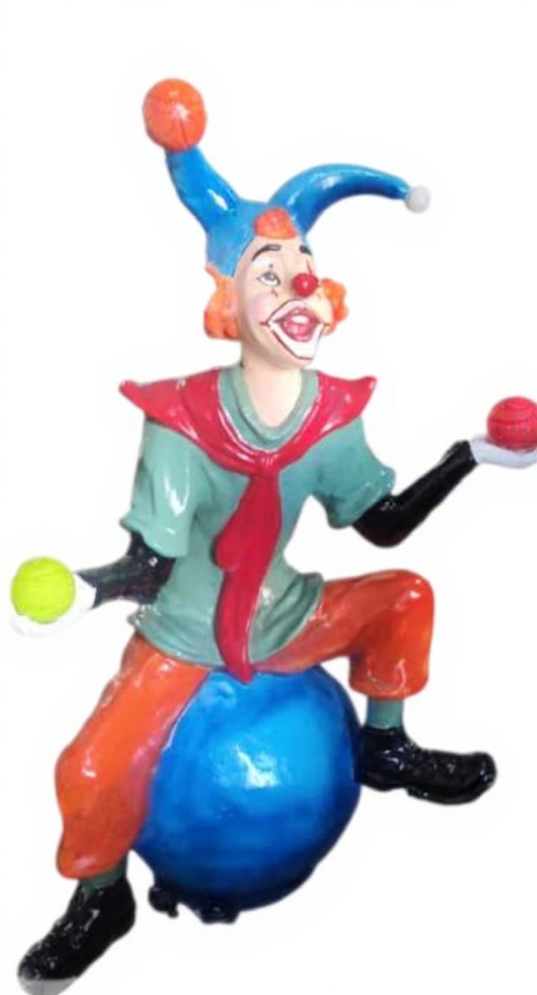 clown juggler