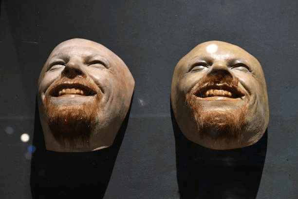 mask display