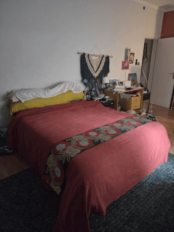 bedroom bed