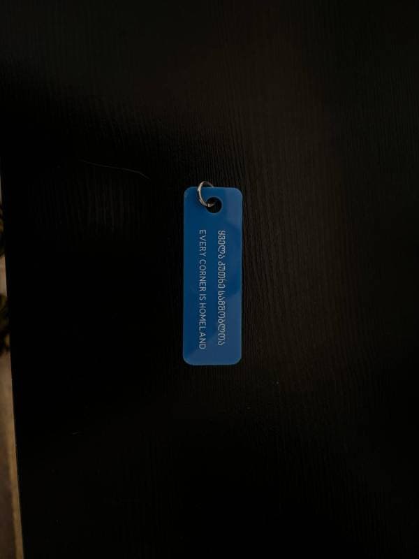 blue tag holder